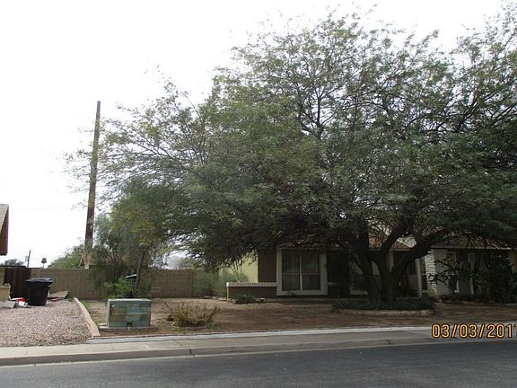 3rd image of 925 E Greenway St
