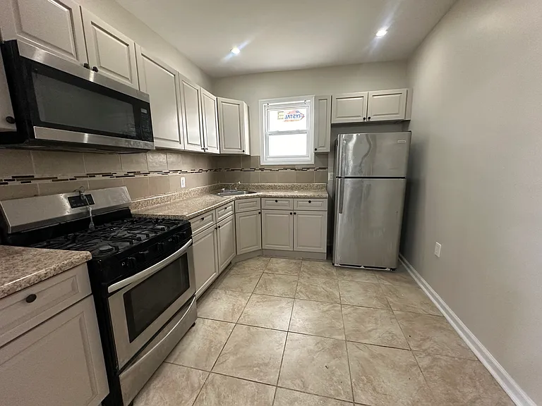 195 N 11th St #3 — Photo 3