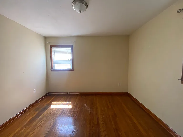 18 Townsend Ave — Photo 3
