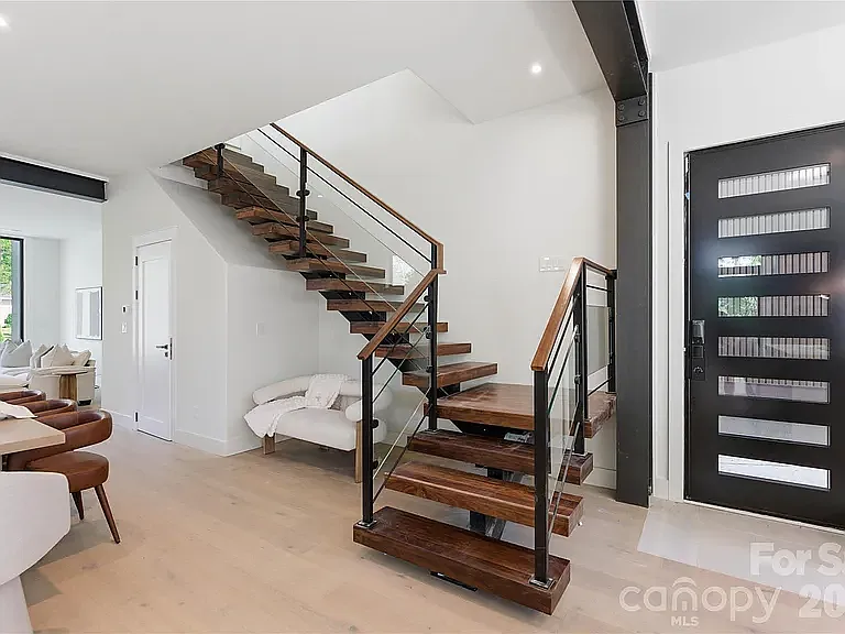 3 bed, 2.5 bath, 2075 sqft, $5,750 — Photo 4