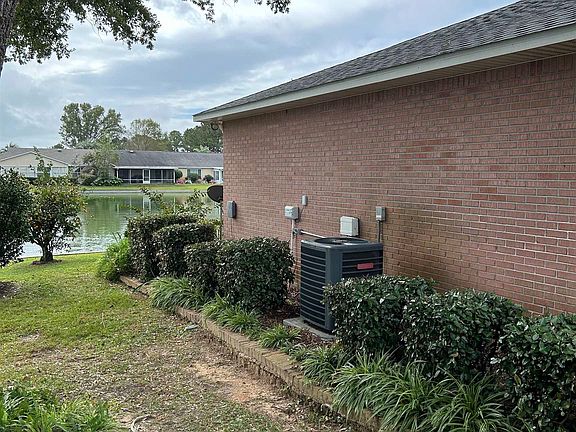 3rd image of 9571 Villas Dr