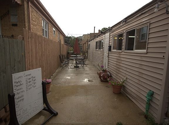 3rd image of 5940 W Diversey Ave