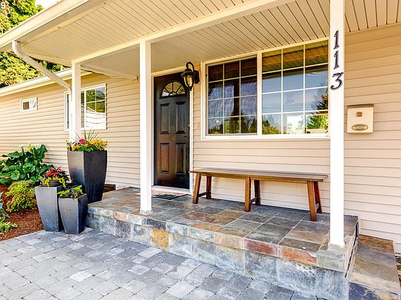 2nd image of 113 NE Hazel Dell Way