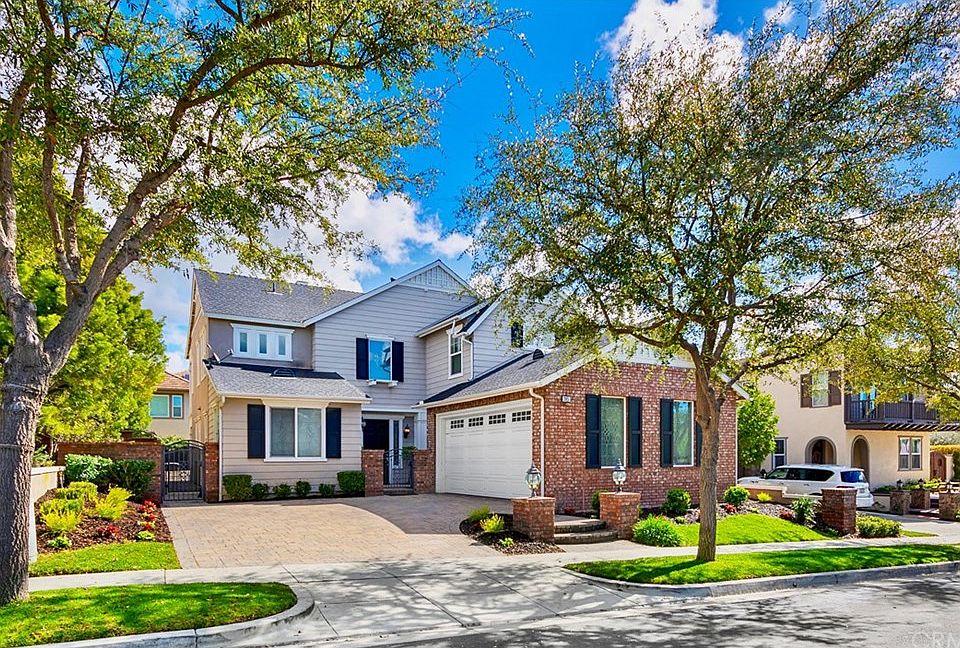 1st image of 16 Vineyard Dr