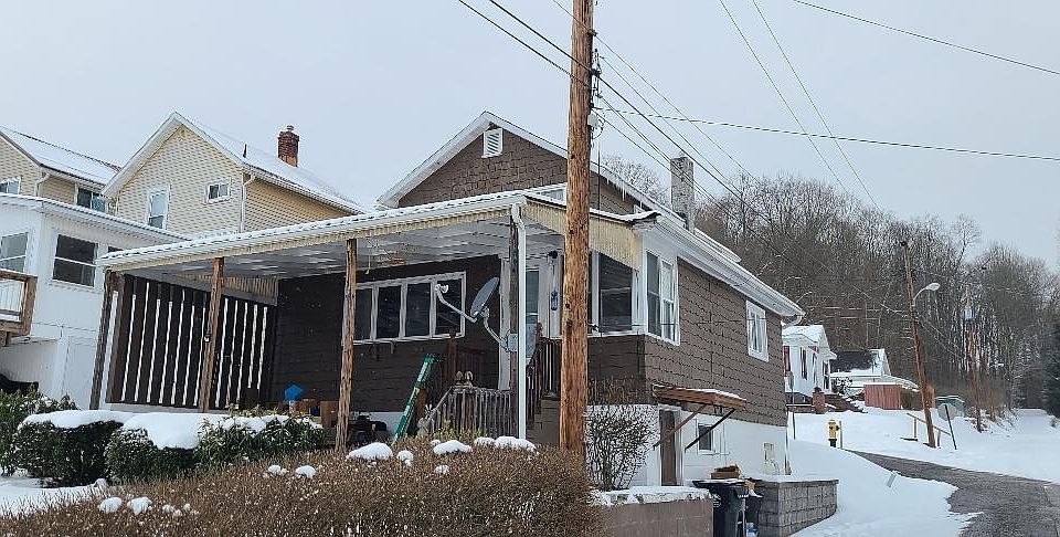 1st image of 107 Hill St