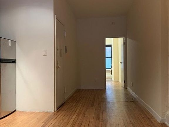 4th image of 5 Jane St APT 1
