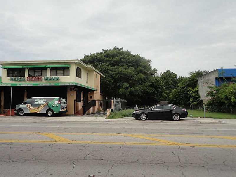 2nd image of 114 NW 22nd Ave
