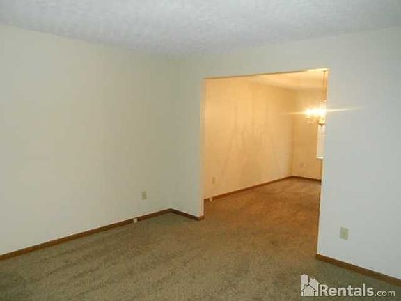 3rd image of 270 Pruden Dr