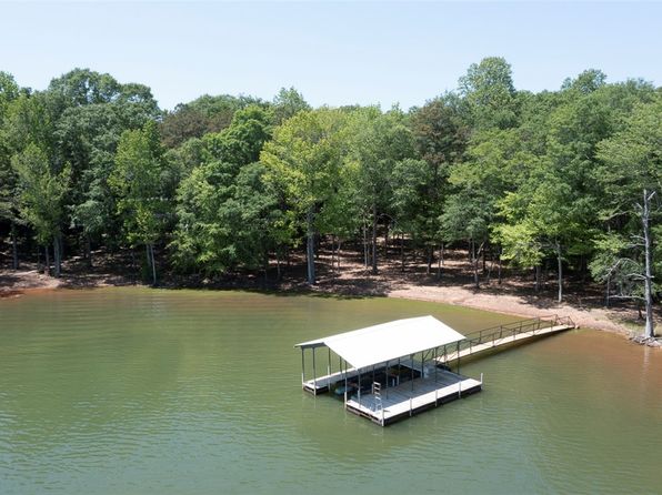 304 Paradise Cir, Townville, SC 29689