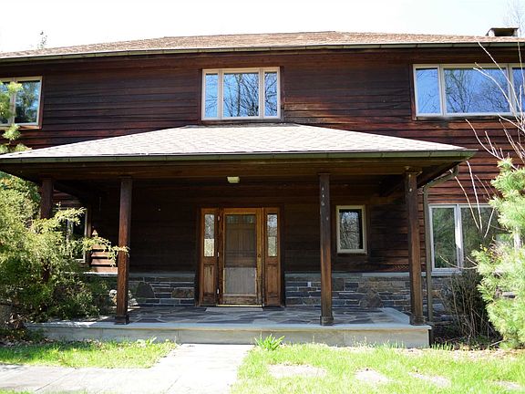 2nd image of 9 White Oaks Ln