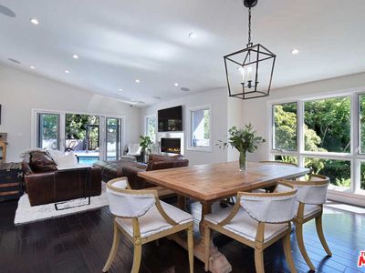 400 N Skyewiay Rd, Los Angeles, CA, 90049