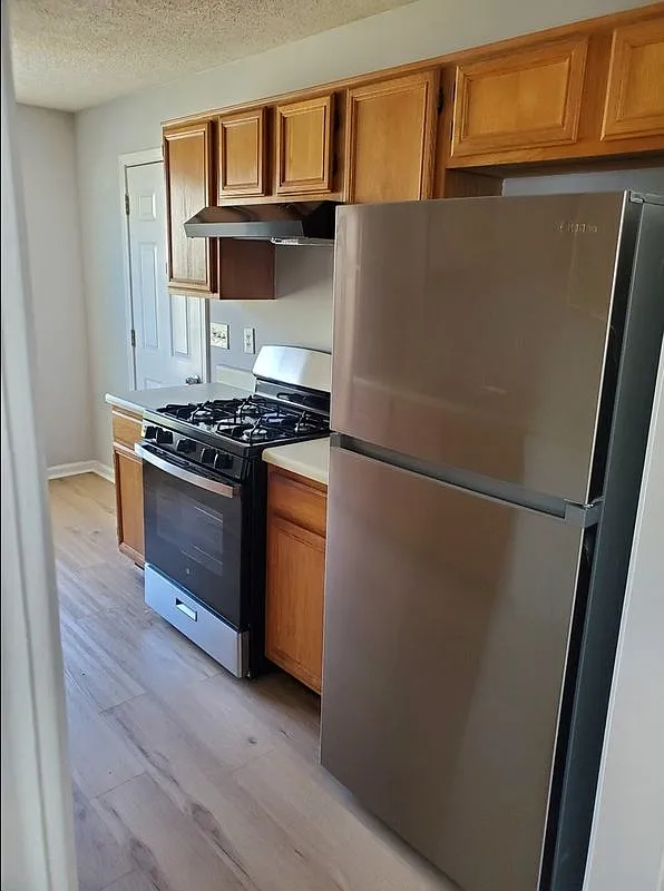3 bed, 2.0 bath, 1143 sqft, $1,695 — Photo 3