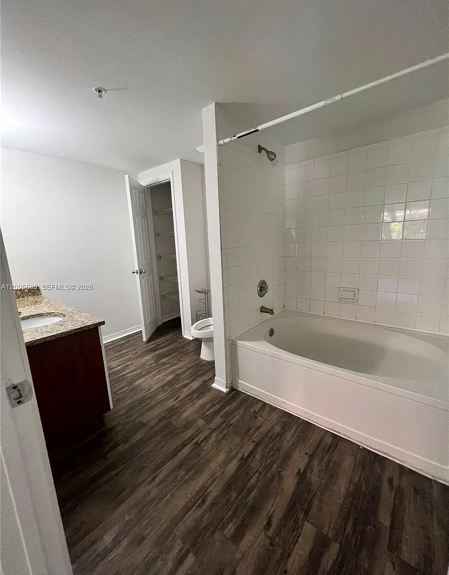 Marquesa Condo — Photo 4