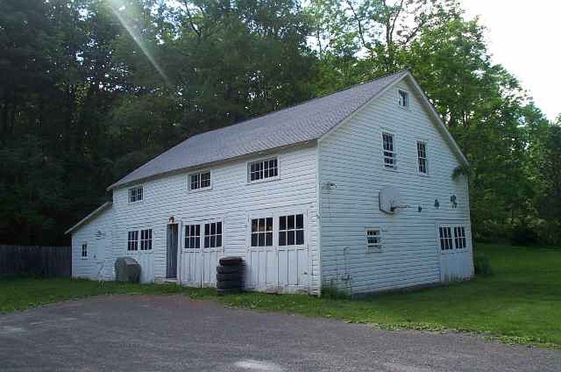 2nd image of 107 SUNSIDE Road