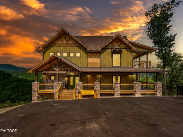 2534 Mountain Holly Way, Sevierville, TN 37862