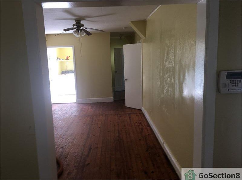 1st image of 811 N D St