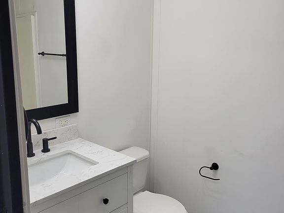 4th image of 3206 W Lee St #D