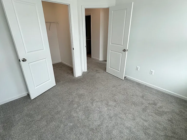320 Andrew Ct — Photo 12