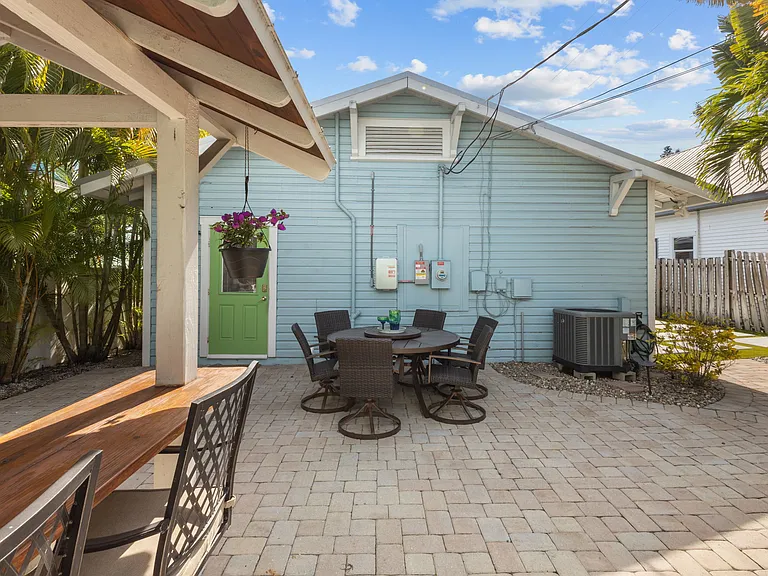 633 Virginia Dr — Photo 41