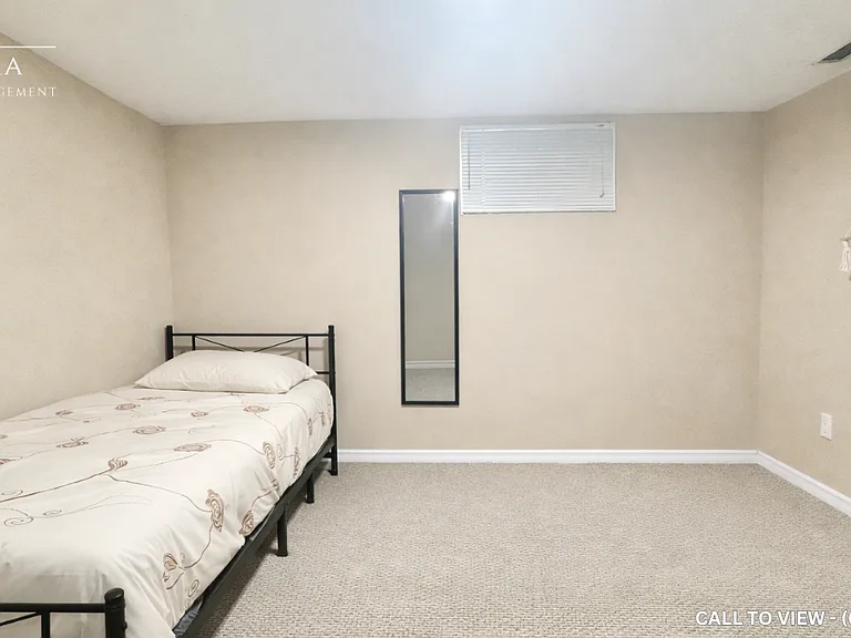 112 Clarence St #2 — Photo 2