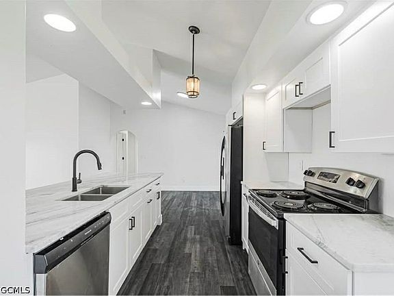 3rd image of 2935 SW 1st Pl