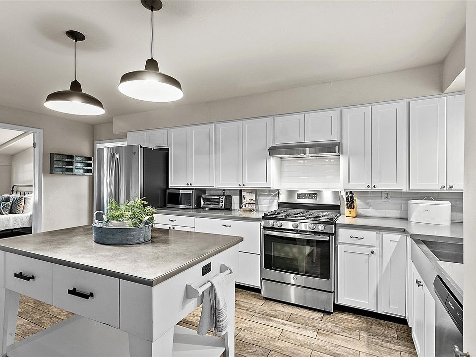 1st image of 200 Creek Rd