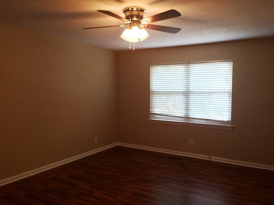 2nd image of 1214 Essex Ln