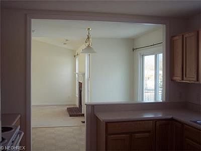 3rd image of 124 Stonefield Dr