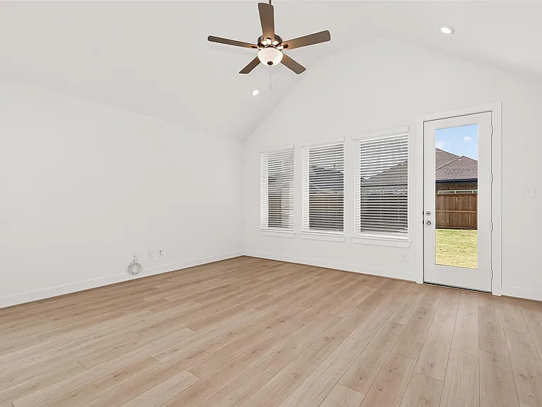4916 Northern Woods Dr — Photo 8