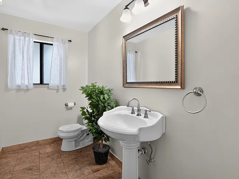 525 Hampton Rd — Photo 19