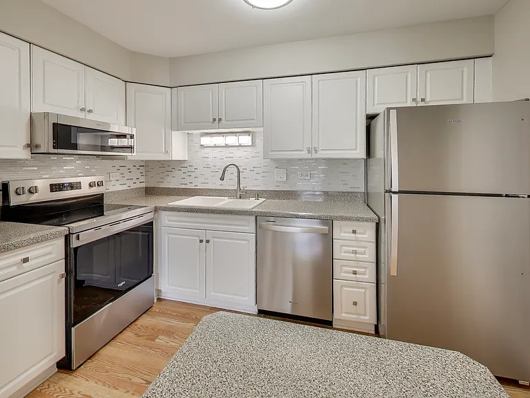 613 W Central Rd #B7 — Photo 5