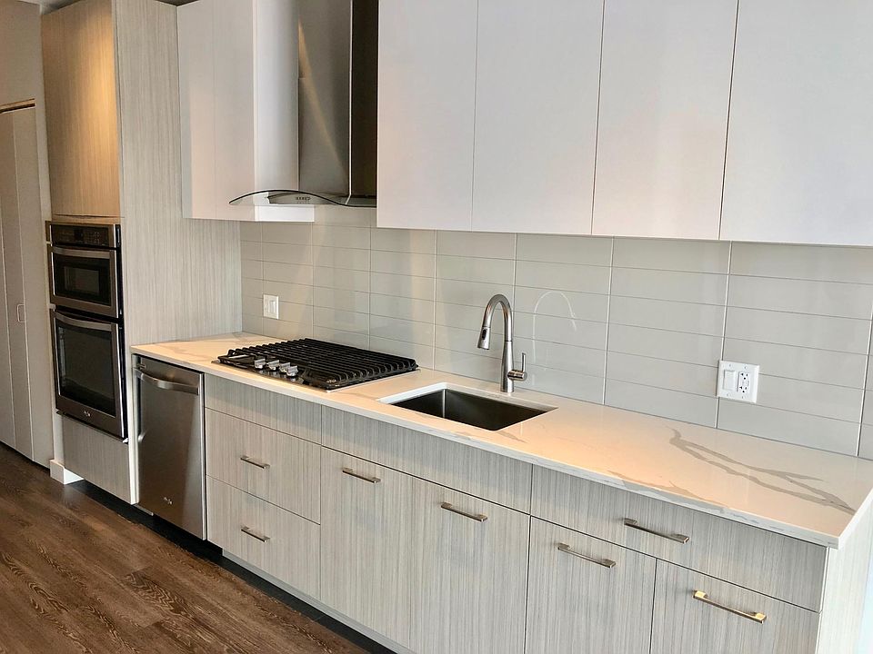 1st image of 709 N Wells St #704