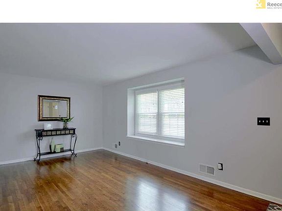 4th image of 6401 W 101st St