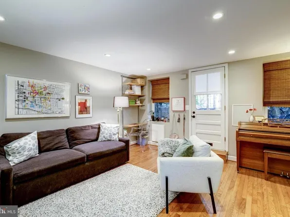 224 9th St NE, Washington, DC 20002