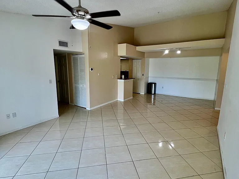 400 Crestwood Ct N #407 — Photo 20