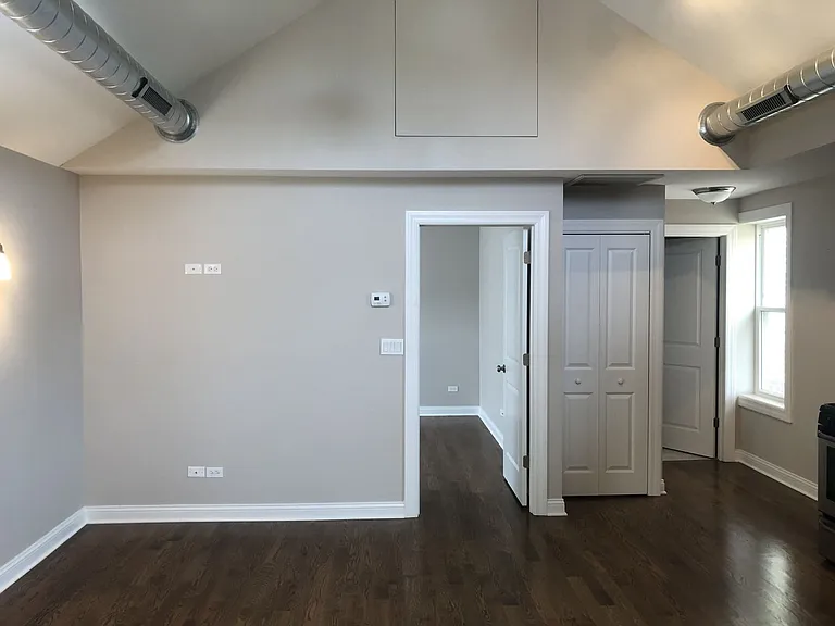 1742 W 18th Pl — Photo 2