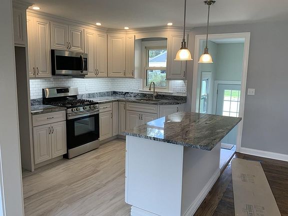 4th image of 35 Leyland Ave