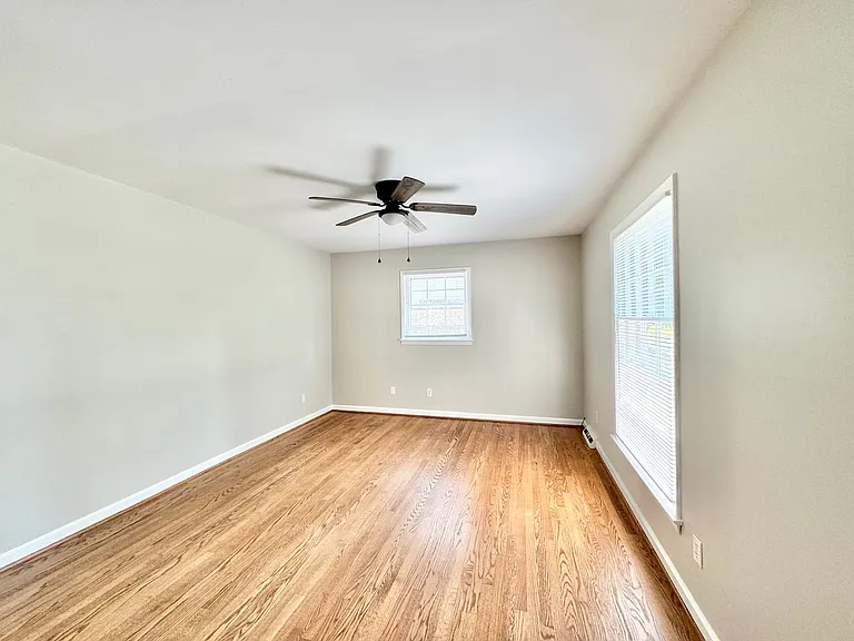 3030 Robin Hood Dr — Photo 2