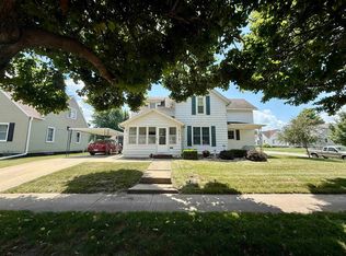 810 3rd St, Reinbeck, IA 50669