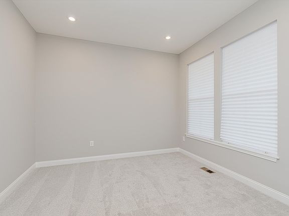 3rd image of 15099 Covebrook Ln