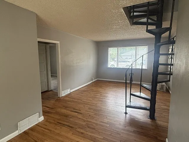 5 bed, 1650 sqft, $2,500 — Photo 4