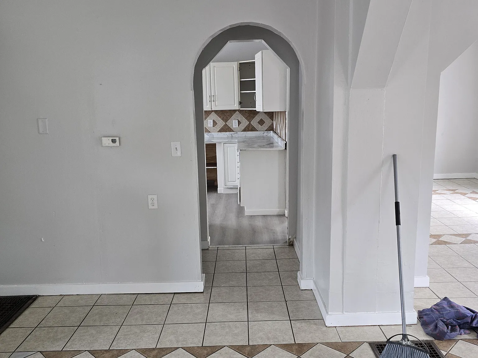 4 bed, 1.5 bath, 1616 sqft, $2,200 — Photo 4