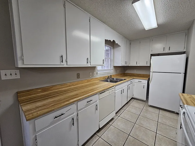2388 Gregory Dr — Photo 14