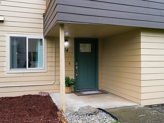 2nd image of 2727 Gateway St APT 24
