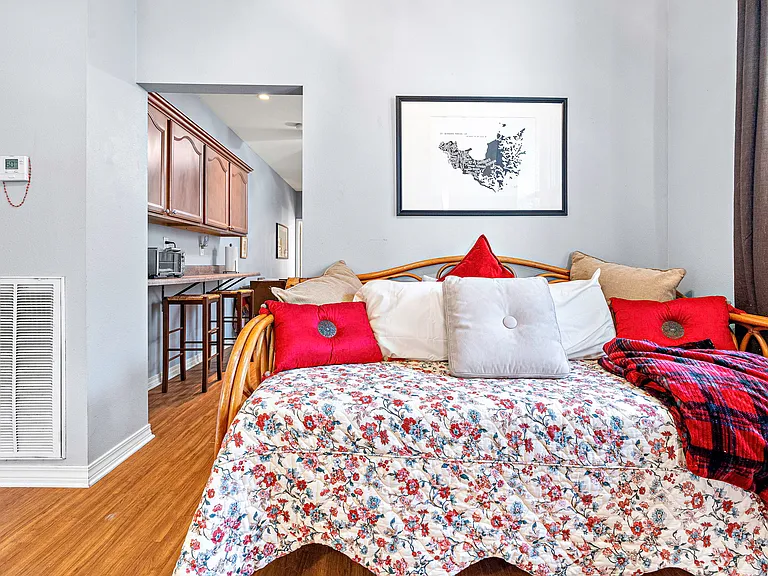335 Angela St — Photo 11