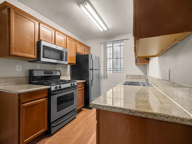 2356 Portland St — Photo 1