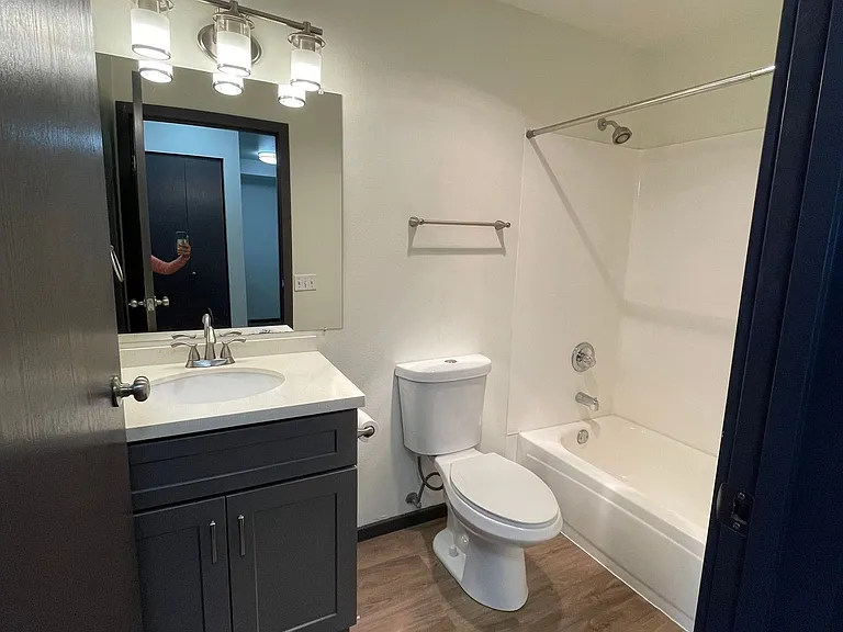 6040 Cali - Spacious 1 & 2 Units | Washer/Dryer | Private Balcony | Lots on Natural Light — Photo 7
