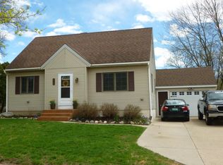 218 Longview Dr NE, Rockford, MI 49341