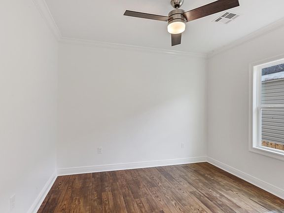 3rd image of 2835 Pauger St
