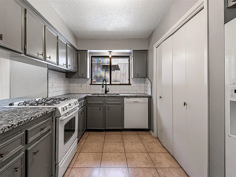 514 Hickory St — Photo 11